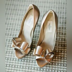 Bronze Bow Pump Valentino Garavani Sz 38.5
